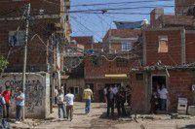 Toman el Instituto de la Vivienda en reclamo por obras en villas