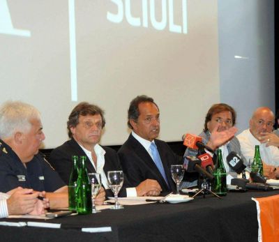 Pulti: "Queremos garantizar un verano tranquilo, donde evitemos los excesos"