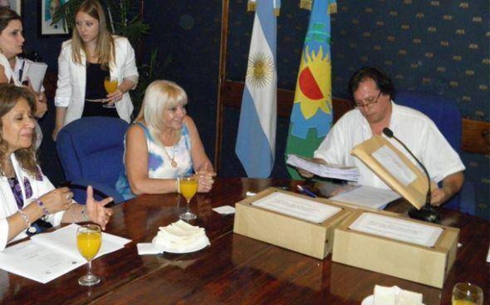 Dos empresas presentaron ofertas para comenzar a construir escuelas en el distrito