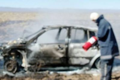 Muere una mujer comodorense al volcar e incendiarse el auto en el que viajaba