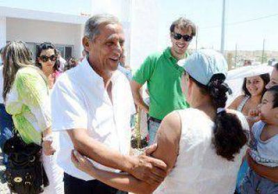 Quiroga inaugur� un centro integral en Toma Norte 
