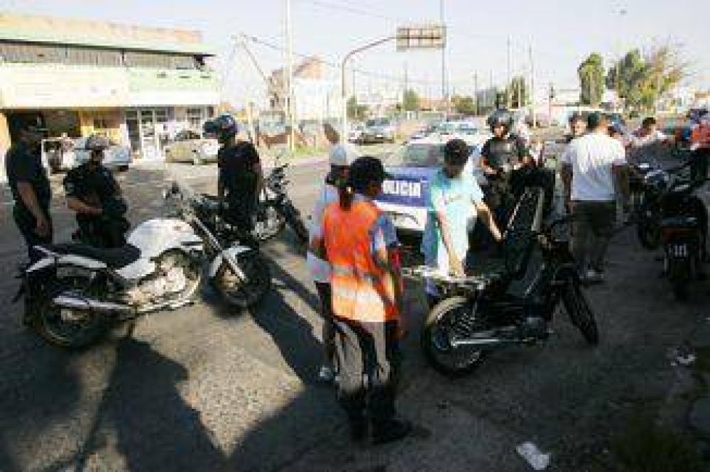 En Quilmes aumentan los operativos de fiscalizaci�n de motos y veh�culos