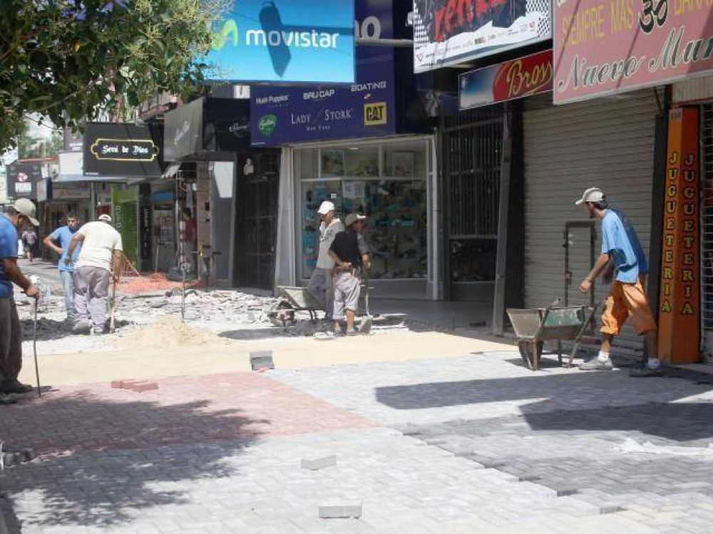 Recorren obras de la peatonal