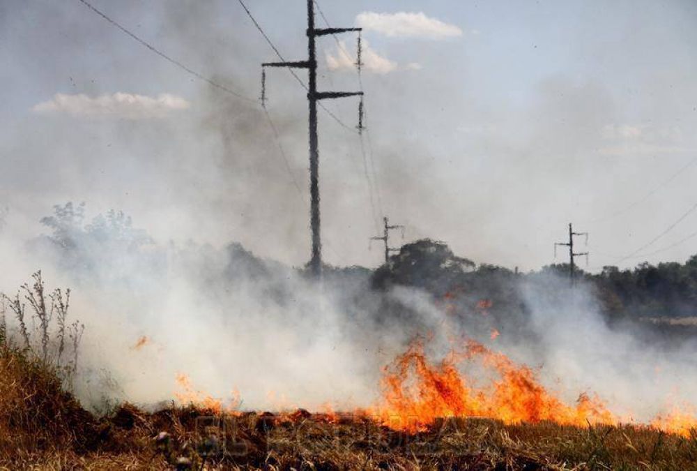 Bomberos trabaj� durante varias horas en un incendio