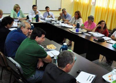 AMET y UTELPA pidieron la apertura de la paritaria salarial para el 7 de febrero