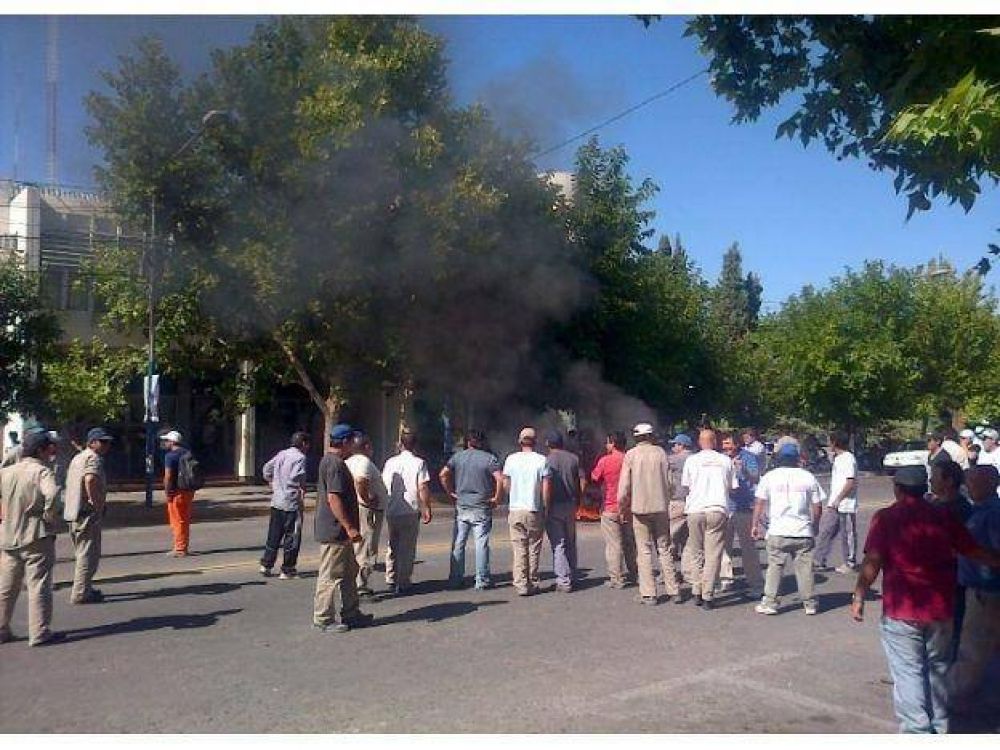 Los municipales de Alvear aceptaron $1.000 de suba y levantaron el paro