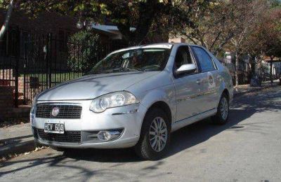Ladrones subieron a su remis, lo golpearon y luego chocaron