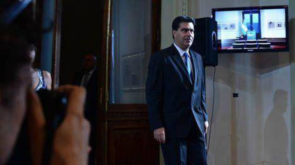 Capitanich minimiz� la suba del d�lar blue: "Hay un mercado libre y �nico de cambio"