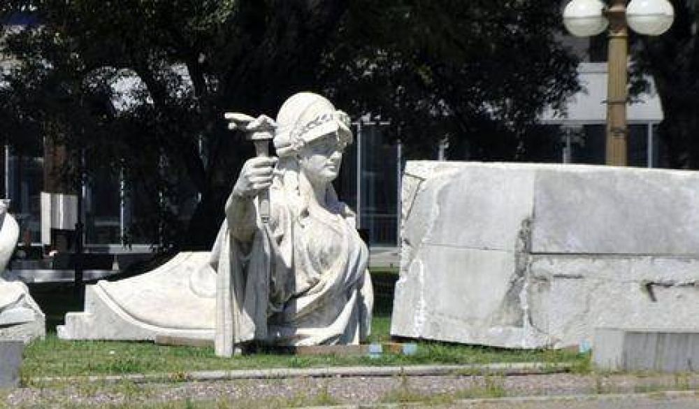Estatua de Col�n: niegan que tenga rajaduras