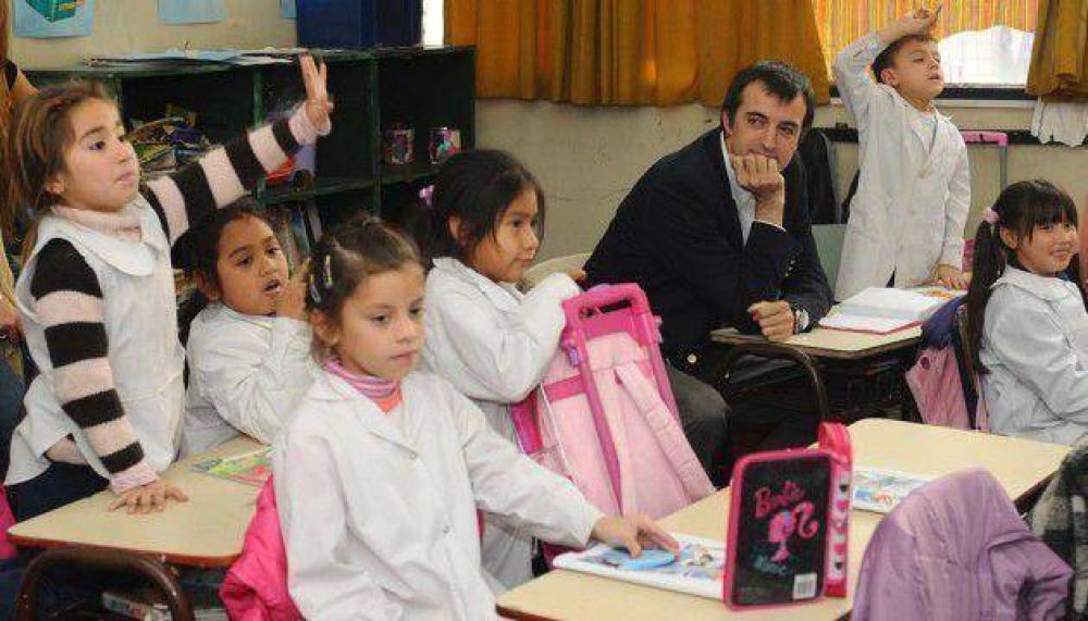 Seg�n Bullrich, no habr� aulas containers en escuelas porte�as