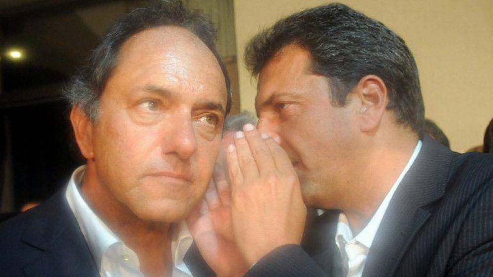 Scioli y Massa aparecieron juntos en un acto de Barrionuevo antes del cnclave sindical opositor
