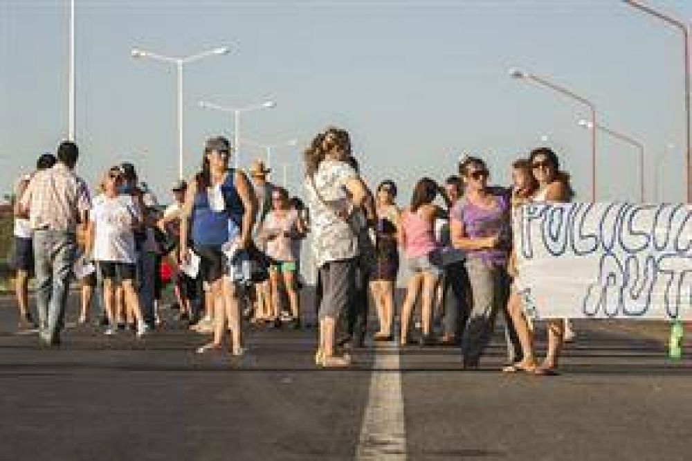 La protesta de la polica por los salarios se traslad a Entre Ros