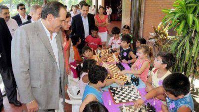 En medio de las quejas Alperovich anunci� un incremento en el agua