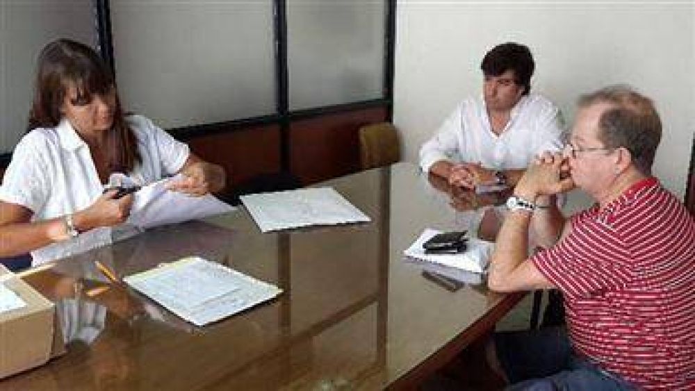Dos empresas pugnan por venderle un compactador a la Municipalidad