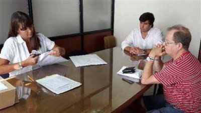 Dos empresas pugnan por venderle un compactador a la Municipalidad
