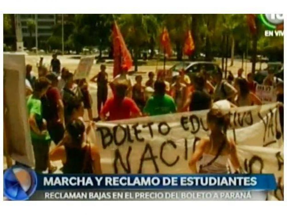 Estudiantes marcharon a Casa de Gobierno contra la suba del boleto