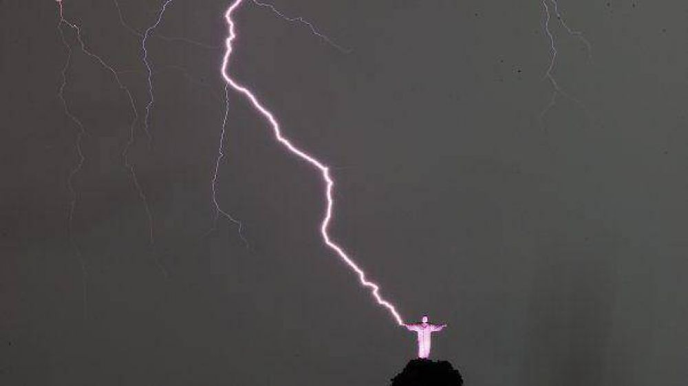 Un rayo quebr� un dedo del m�tico Cristo Redentor de R�o de Janeiro