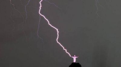 Un rayo quebr� un dedo del m�tico Cristo Redentor de R�o de Janeiro