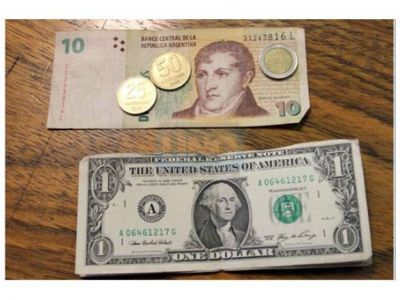 El d�lar paralelo cerr� en Paran� a 11,75