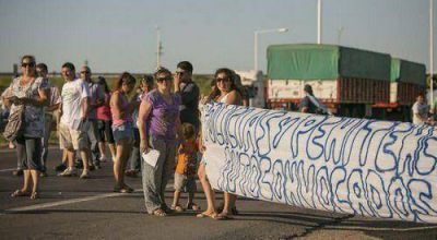 Ruralistas, polic�as y penitenciarios llevaron su reclamo a la Ruta 14