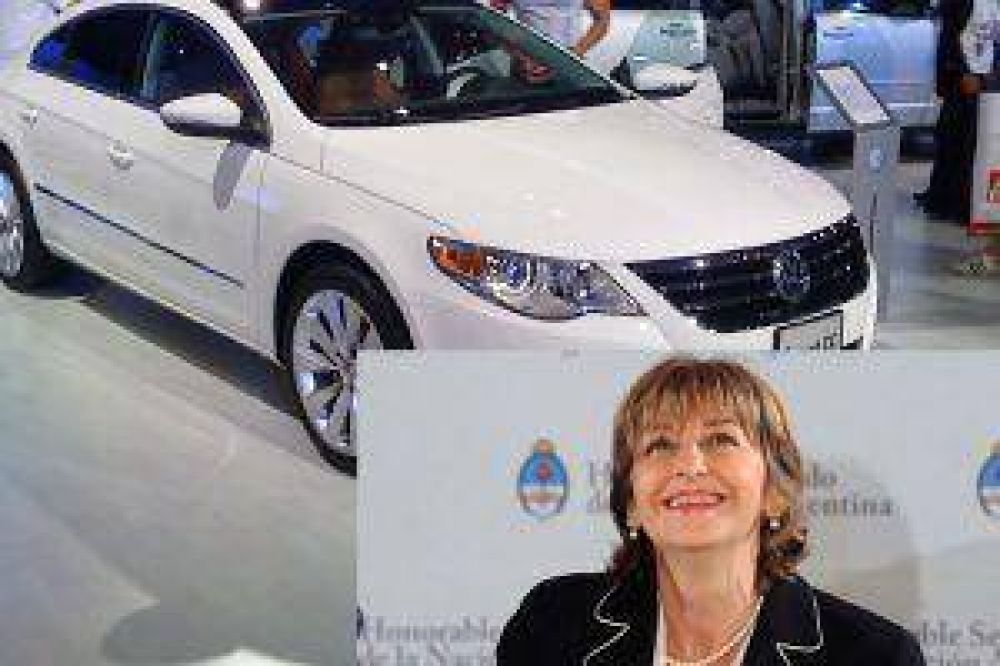 Gils Carb� hizo caer una licitaci�n p�blica para elegir su auto oficial