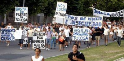 Vecinos de Tolosa marcharon en reclamo de seguridad