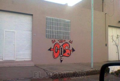 Reclaman por pintadas reiteradas en una vivienda
