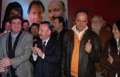 Con la visita de Scioli y Mariotto se presentar� en Azul el Calendario 2014 de los CDUR