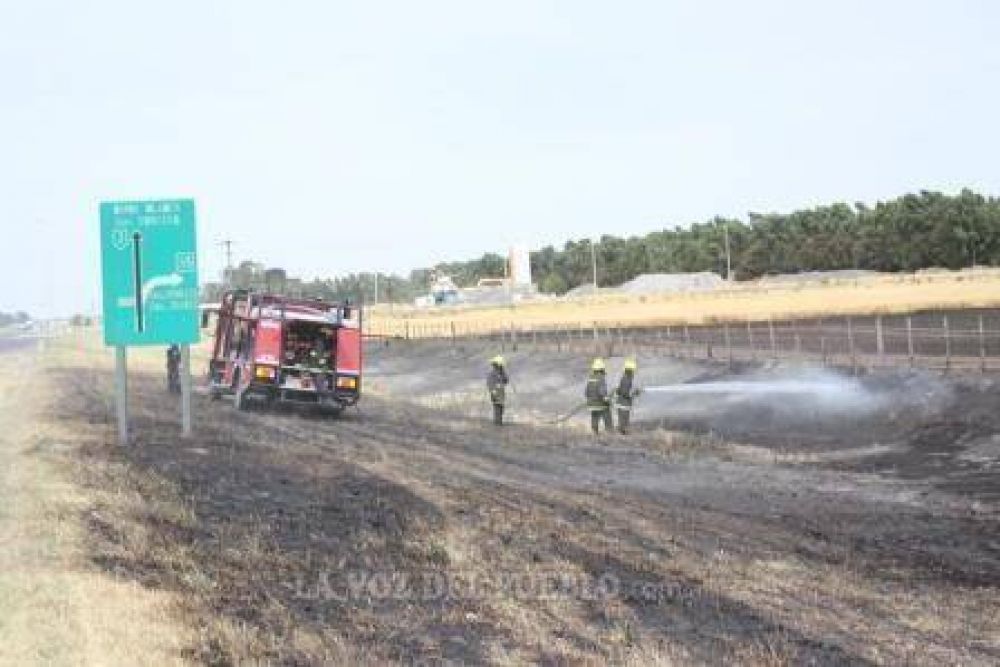 Un rayo inici� el incendio en un campo
