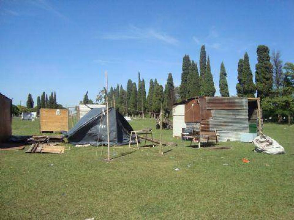 Usurpaci�n de terrenos en el barrio Valle de Oro