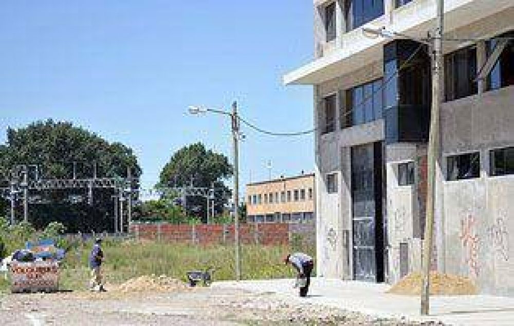 Construyen un centro comercial en Llavallol y remodelan el viejo