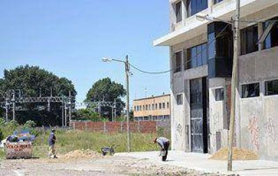 Construyen un centro comercial en Llavallol y remodelan el viejo