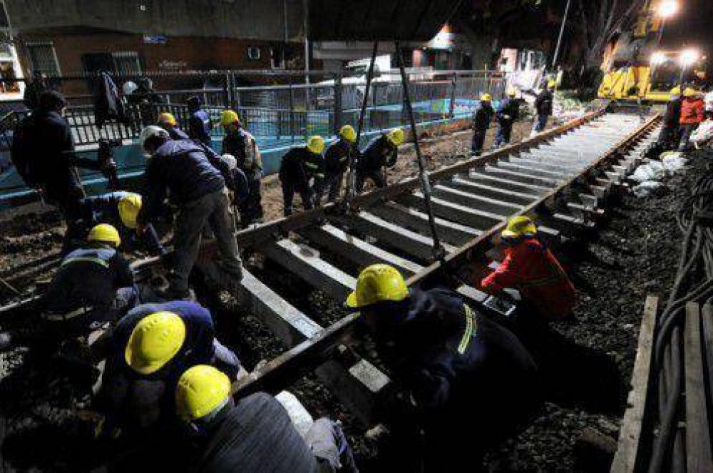 Randazzo present� los avances de la renovaci�n integral de v�a en el ramal Retiro � Jos� L. Su�rez