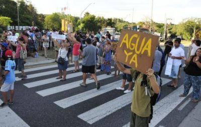 Nueva protesta de vecinos de Salsipuedes por la falta de agua