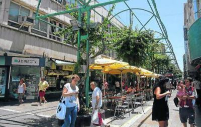 Peatonal bipolar por la Santa Rita