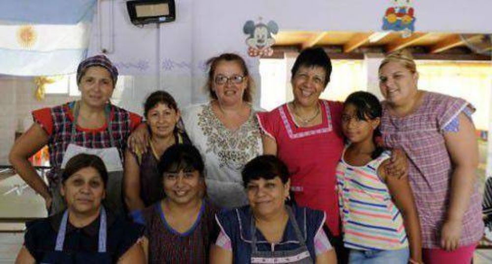 29 mil chicos siguen yendo a la escuela a comer