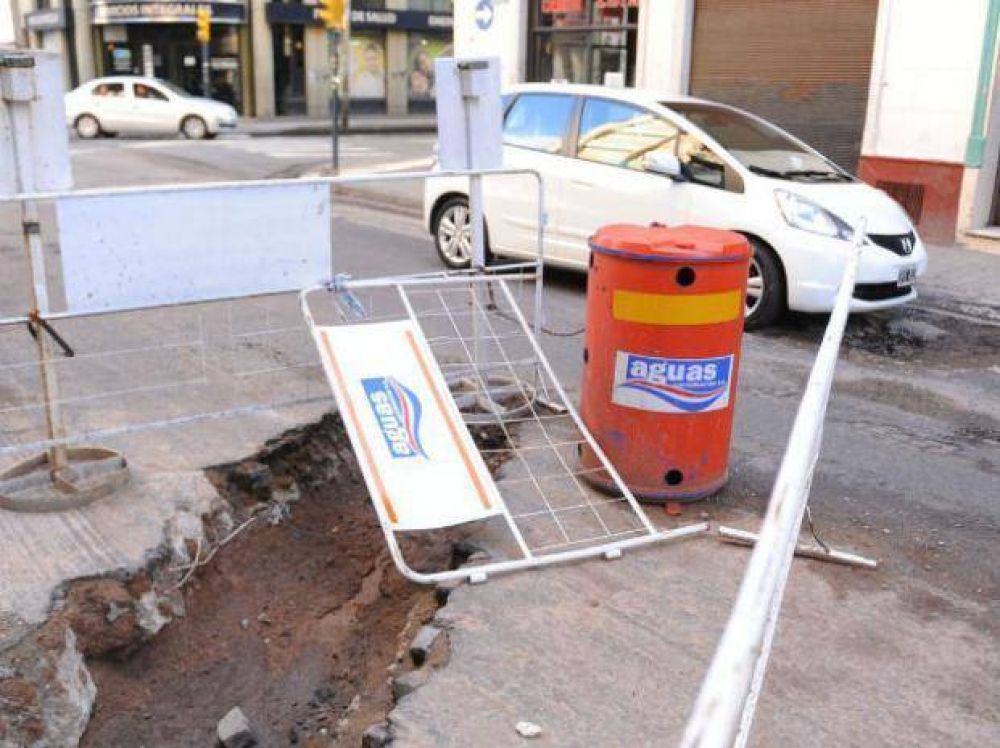 La ciudad se volvi� a llenar de corralitos de Aguas Santafesinas en las calles