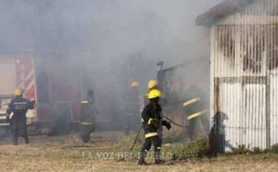 Los bomberos apagaron catorce incendios en un d�a