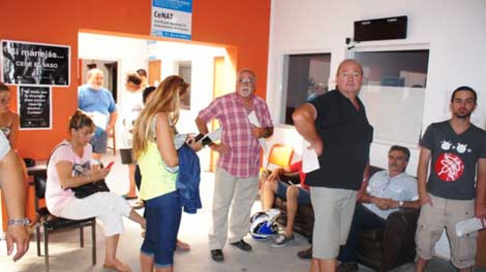 Malestar en los vecinos a la hora de tramitar el carnet de conducir 