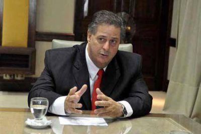 "El sistema de salud de la provincia da respuesta a una poblaci�n 5 veces m�s grande que la porte�a"