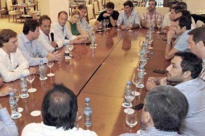 Daniel Scioli inst� a intendentes a estar �organizados y movilizados�