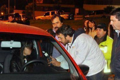 Mujeres borrachas conduciendo por las calles de Mar del Plata