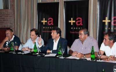 Massa present� a gremialistas un proyecto para suspender despidos