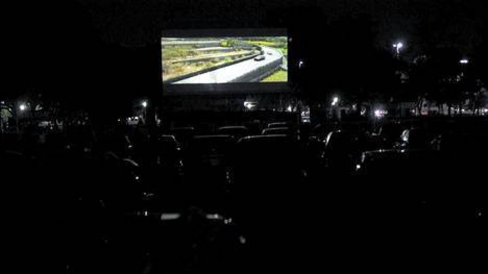 El autocine, un cl�sico porte�o que se renueva todos los veranos