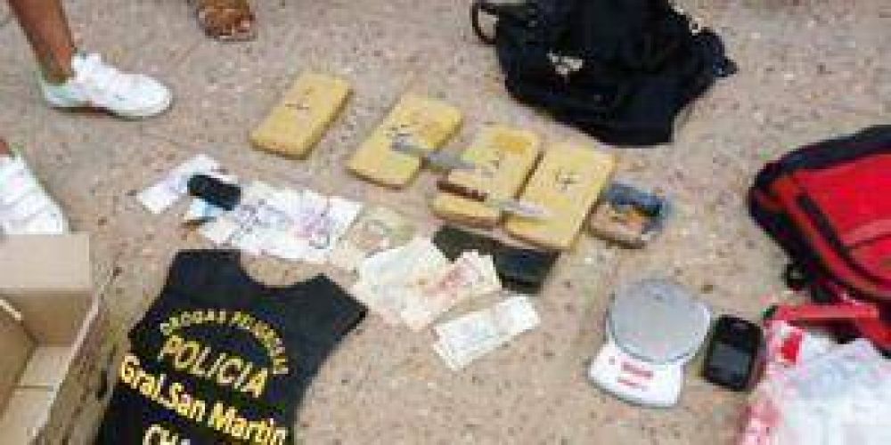 Una pareja de El Colorado fue detenida al intentar pasar Marihuana