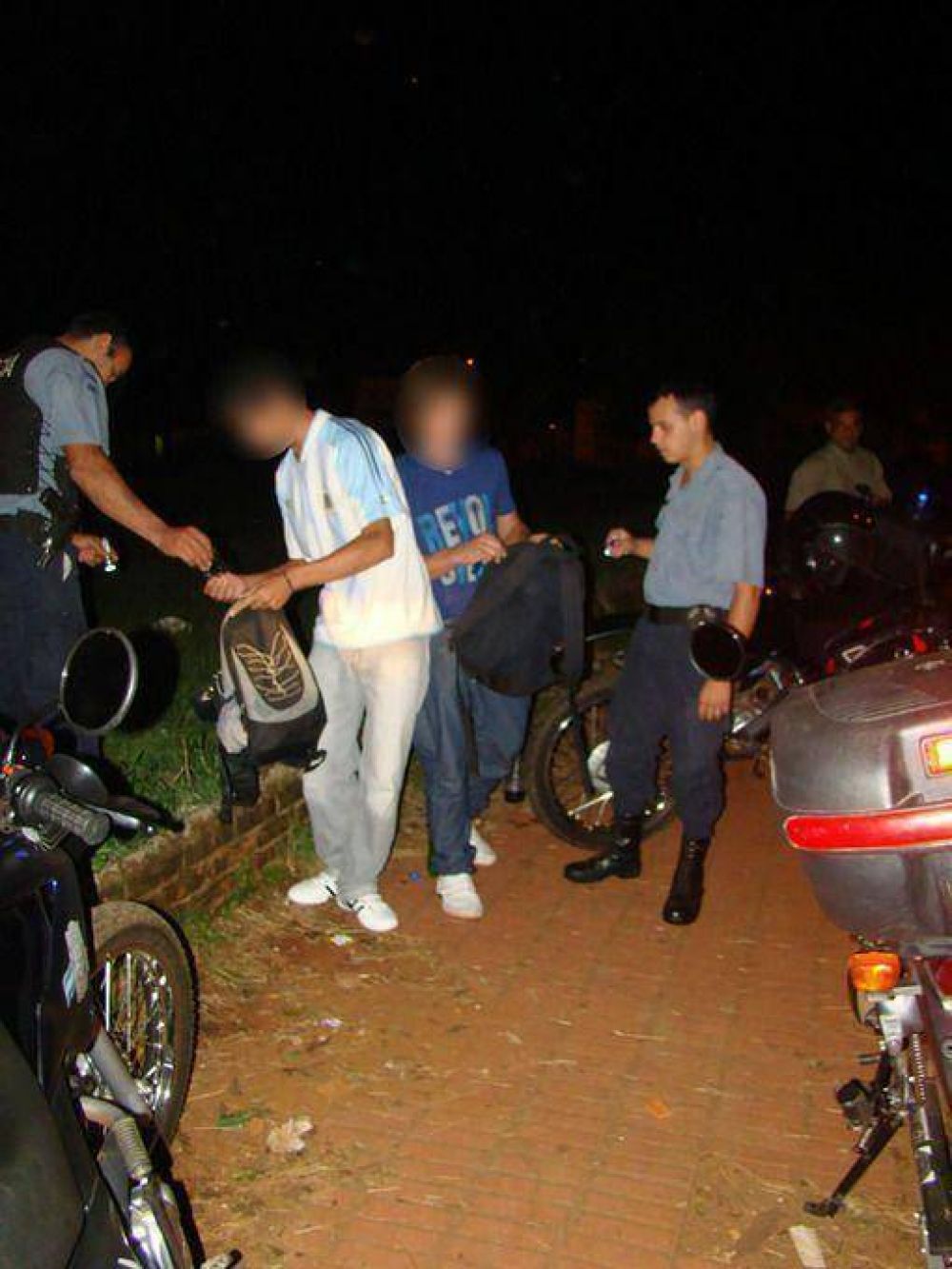Diez detenidos, veinte motos incautadas y varios locales clausurados durante operativos conjuntos en Posadas