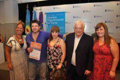 Lomas: otras 110 familias ya tienen la escritura de su casa