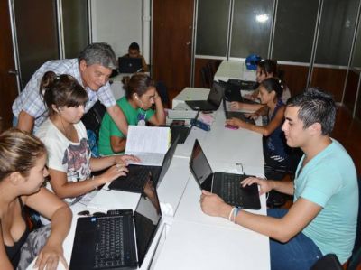 Plan 20/30, los j�venes que estudian en plenas vacaciones