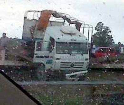 Ruta 9: Accidente en el puente de Arroyo del Medio  