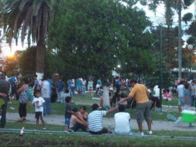 San Antonio dividido por bailes de los domingos